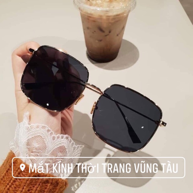 KÍNH VUÔNG D.I.O.R
