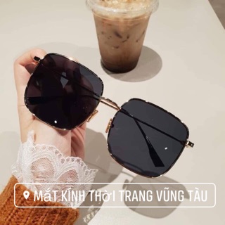 KÍNH VUÔNG D.I.O.R