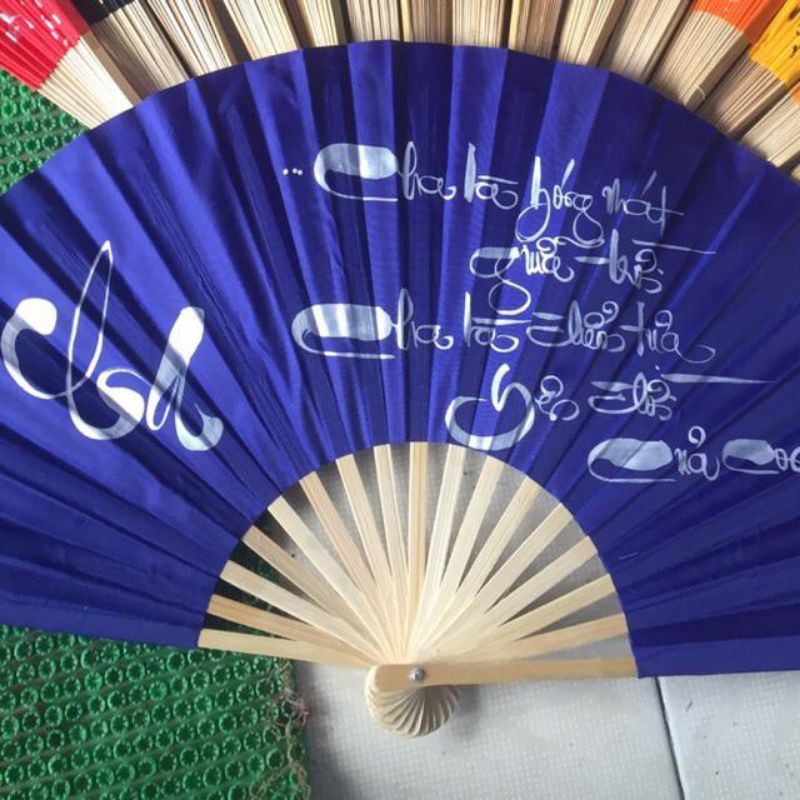 Quạt vải thư pháp dài 30cm, xòe rộng 60cm