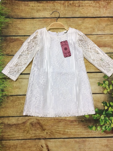 Đầm ren thiết kế cho bé