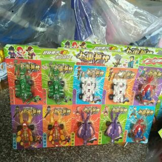 1 con Chiến cơ siêu hạng bằng nhựa