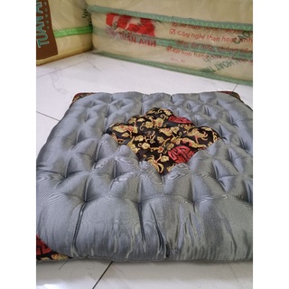 Lót ngồi gấm