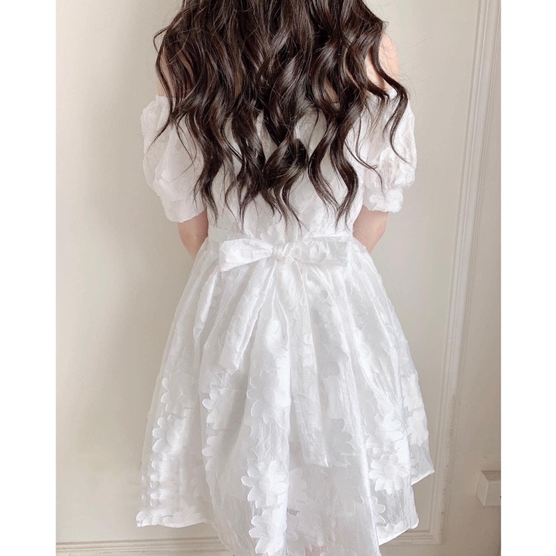 Váy cổ yếm vải ren mây thắt nơ sau lưng, đầm yếm trắng nữ tay rơi