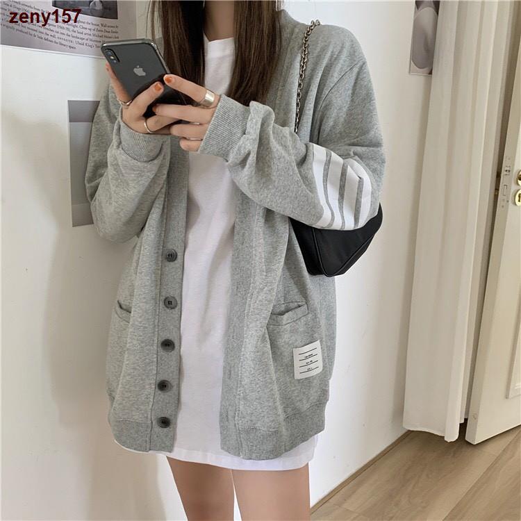 miu-miu♂❈ÁO CARDIGAN MỎNG KẺ SỌC CELEB THOM Browne - ÁO KHOÁC LEN CARDIGAN CỔ TIM SỌC TAY ĐEN XÁM | BigBuy360 - bigbuy360.vn