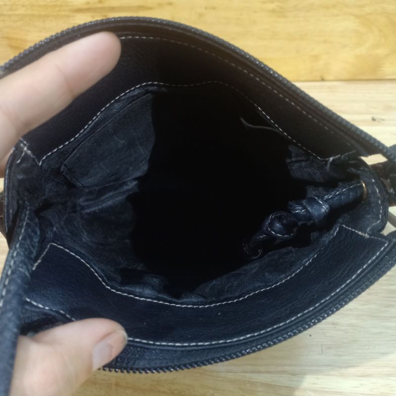 Túi đeo chéo da thật secondhand  06070321