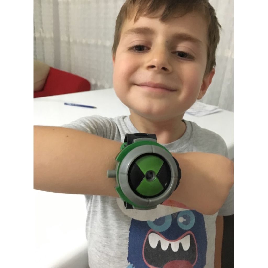 Đồng hồ đeo tay chiếu hình Ben10 cho bé