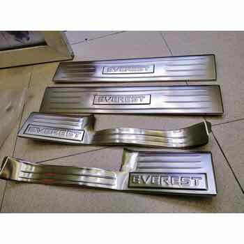 Ốp bậc trong inox xe Everest 2018-2019-2020