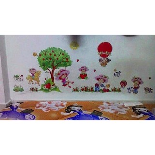 decal dán tường cô gái dâu tây