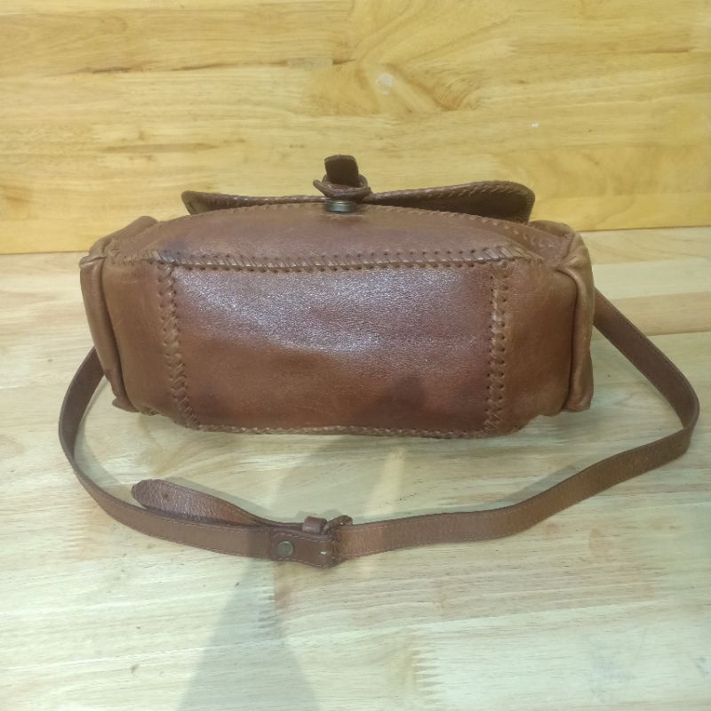 Túi đeo chéo da mộc secondhand  300312