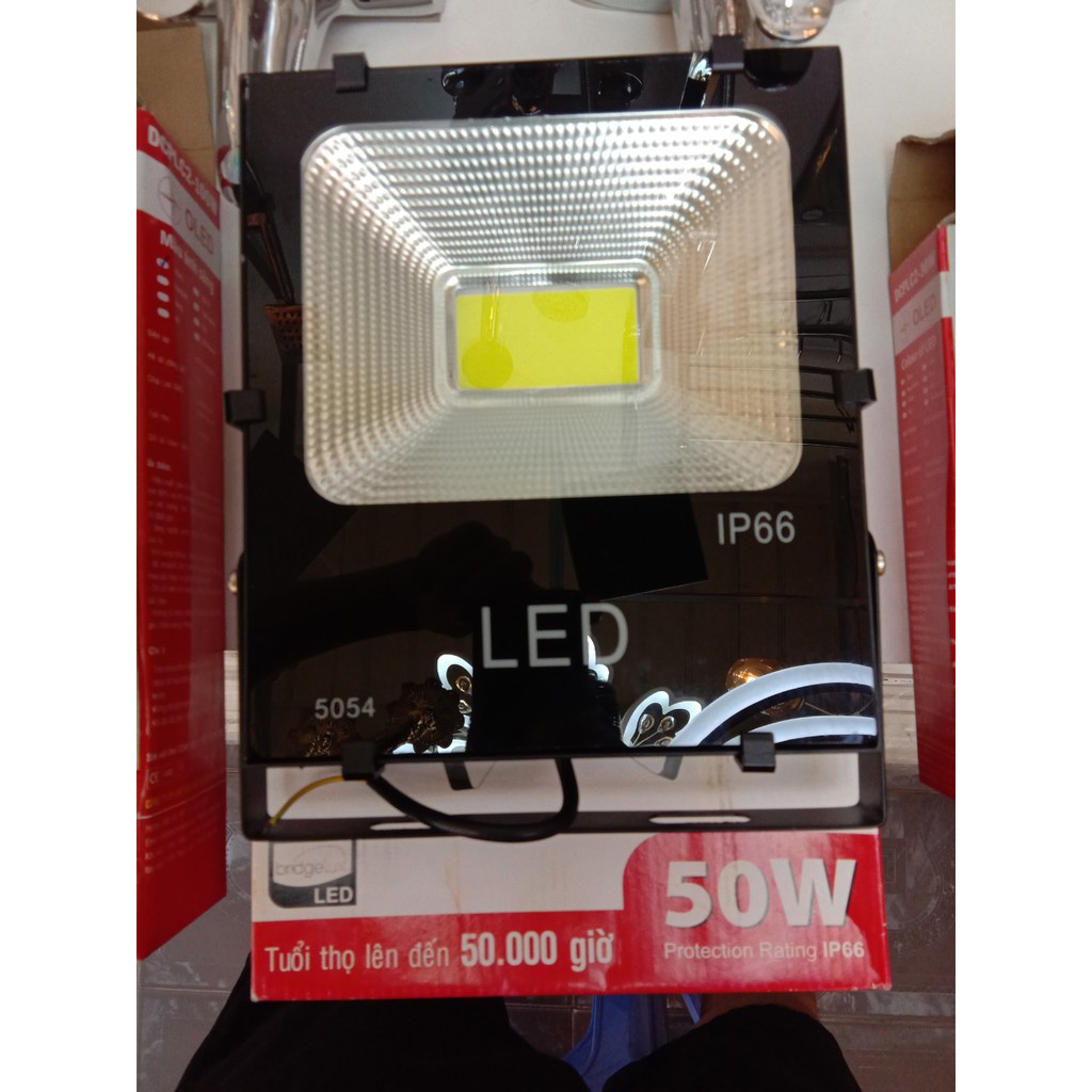 Đèn Pha led 50W ánh sáng trắng ngoài trời loại tốt