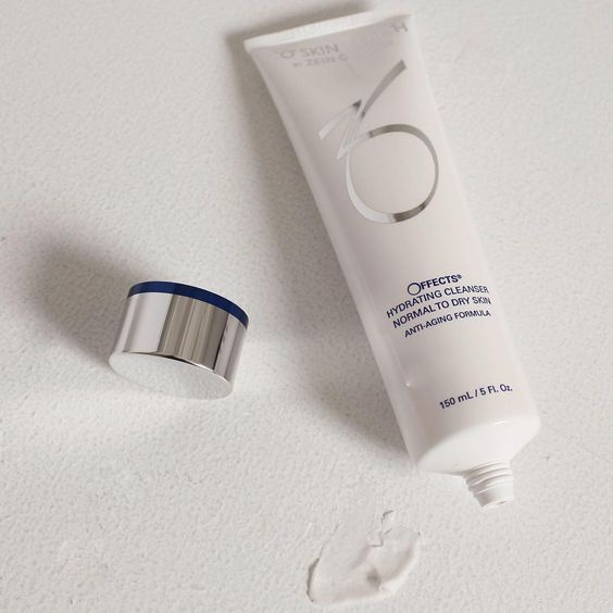 Sữa rửa mặt cho da khô, da nhạy cảm Zo HYDRATING CLEANSER giúp giữ ẩm, làm mềm và làm sạch da khỏi bụi bẩn
