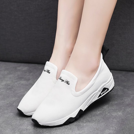 Giày slip on thể thao màu trắng xinh xắn GTT5801