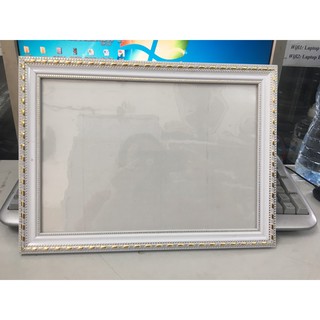 Khung ảnh màu trắng viền vàng khổ A3(kích thước 26*36)
