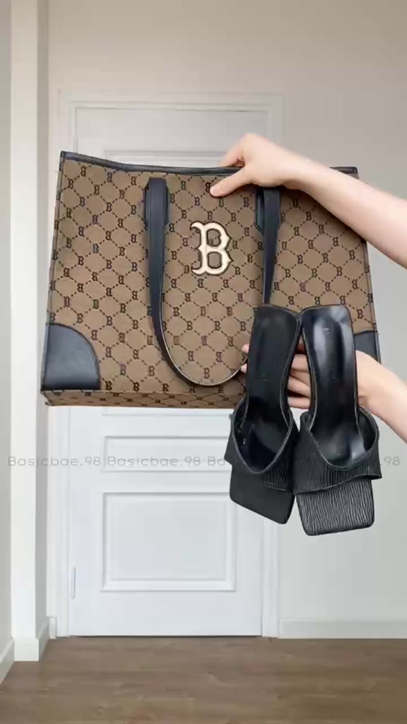 Blazer màu trung tính, suông rộng vạt tròn cá tính dễ phối đồ | BigBuy360 - bigbuy360.vn