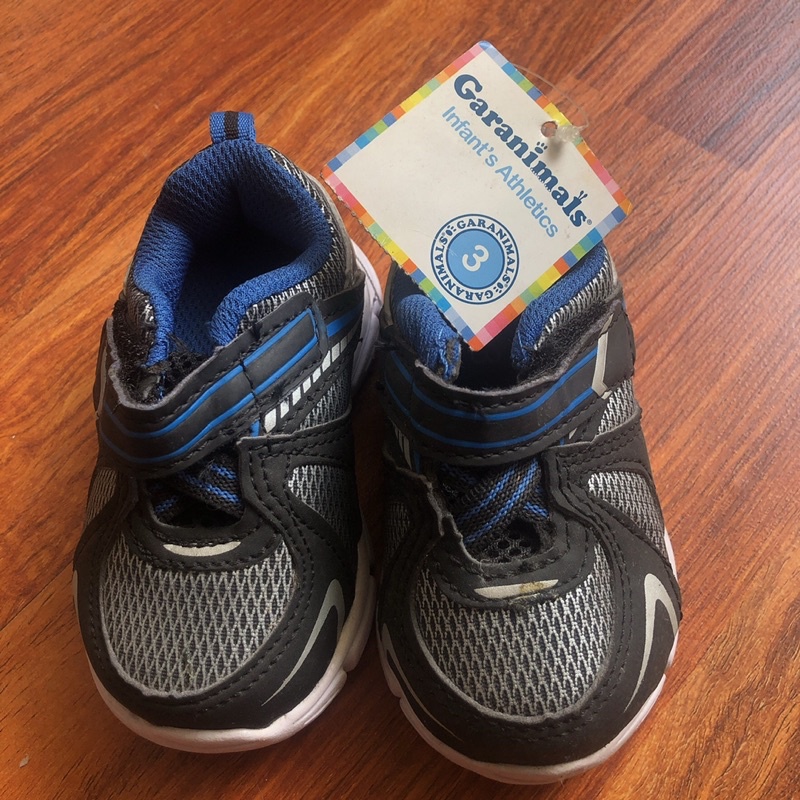 Giày thể thao bé trai hàng us