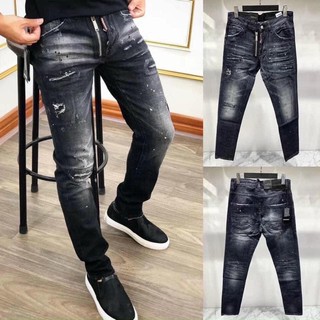 Quần bò nam ống côn khoá lệch, quần bò đen mài rách nhẹ.