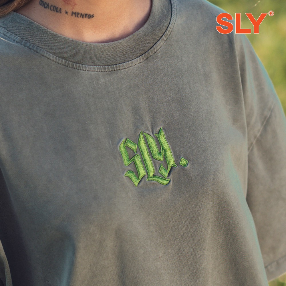 [Mã INCU50 giảm 50K đơn 250K] Áo thun Wash SLY Gothic màu Xám đậm | BigBuy360 - bigbuy360.vn