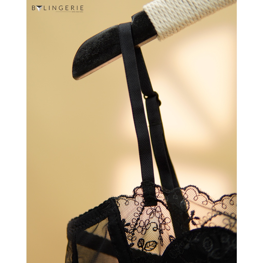 Áo lót ren nữ BY LINGERIE màu đen không gọng mút mỏng B305
