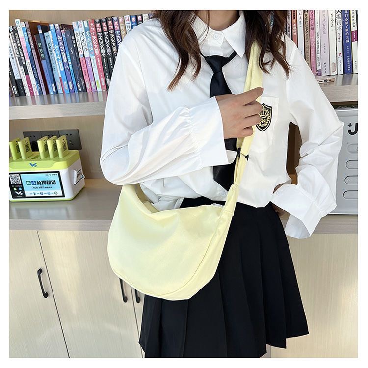 Túi Đeo Chéo Vải (Có Kèm Phụ Kiện) Siêu Nhẹ Cá Tính Ngăn Chứa Rộng Rãi Phong Cách Trẻ Trung Tx9202