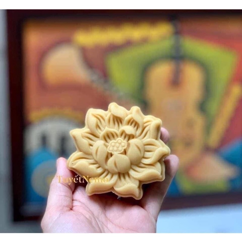 Khuôn trung thu cốc teflon hoa sen 150g , 200g