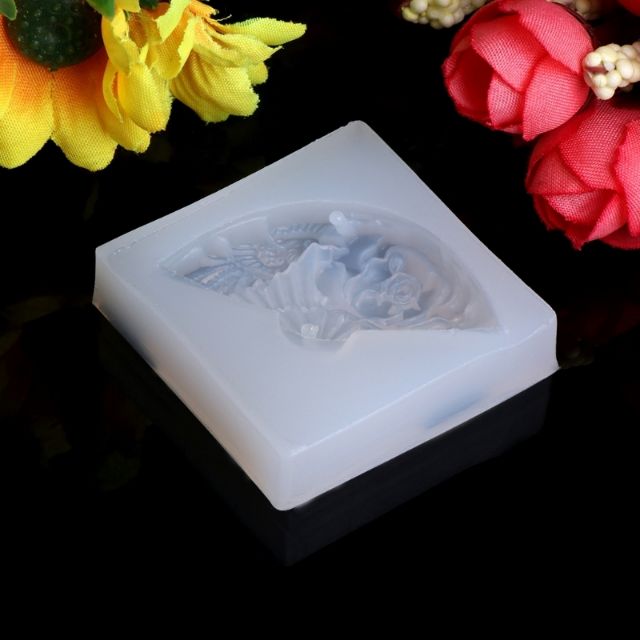 Khuôn silicone hình cánh quạt kiểu ngọc bội.