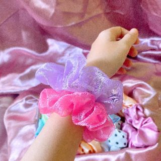 Cột tóc scrunchies cute
