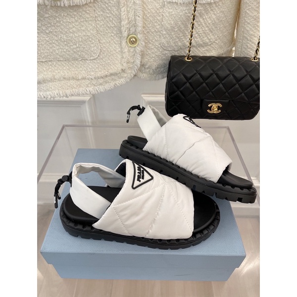 Sandal nữ quai ngang bản to ôm chân thương hiệu Prada cao cấp
