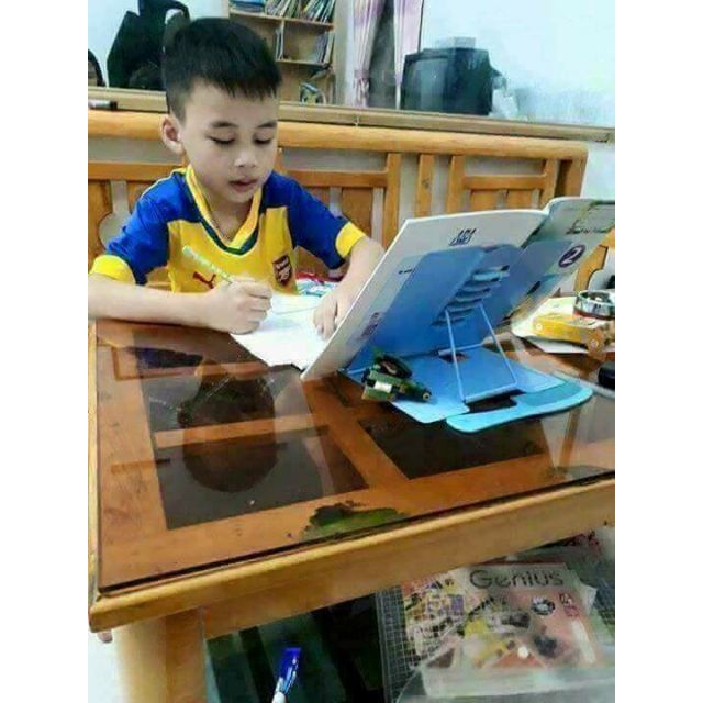 Giá đỡ chống cận cho bé