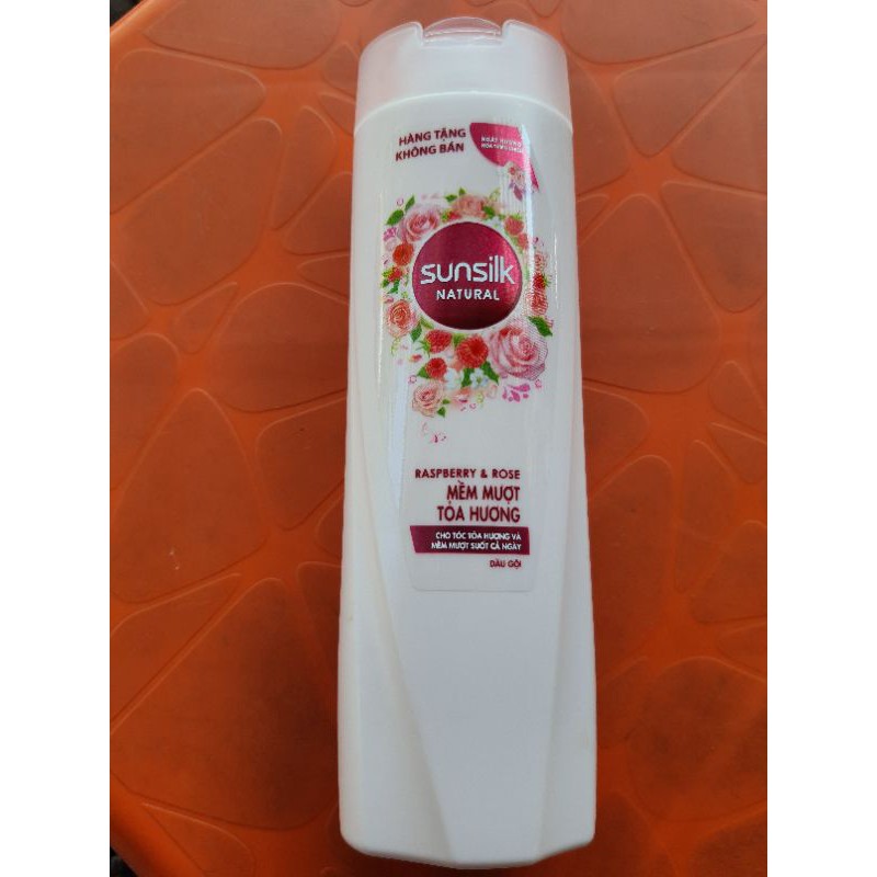 Dầu gội Sunsilk Natural Mềm mượt tỏa hương màu hồng (ảnh thật)