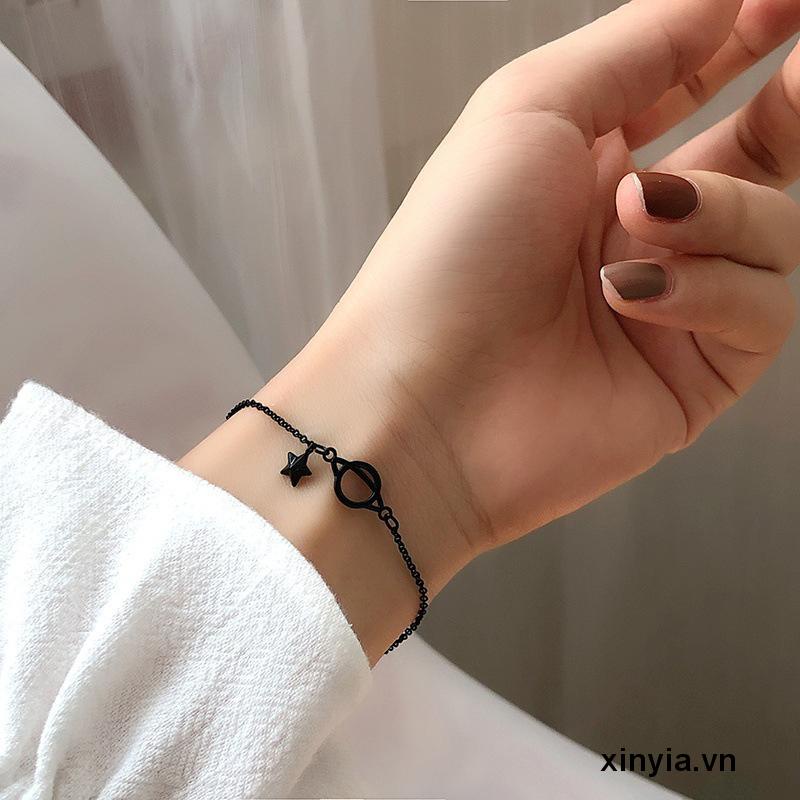 Vòng đeo tay hình hành tinh màu đen