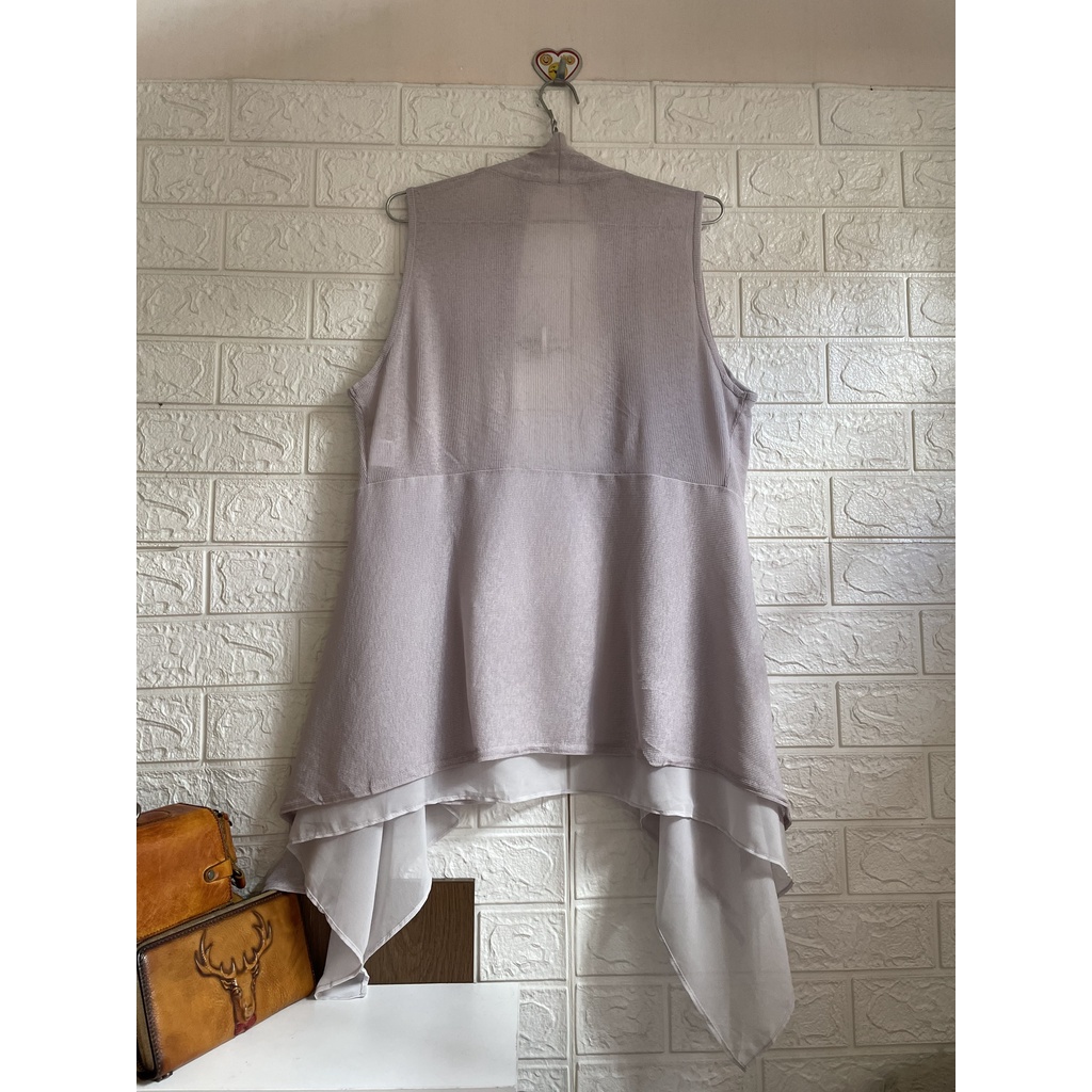 Áo khoác không tay, tà phối voan