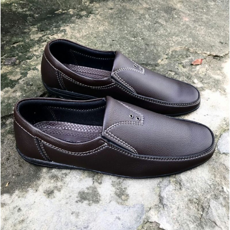 Giày lười nam mẩu mới, da mềm, mã GM12, size từ 39-43, màu nâu, đế khâu sẳn rất chắc chắn