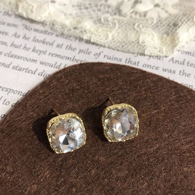 Hoa tai nhỏ đính đá xinh - Maben