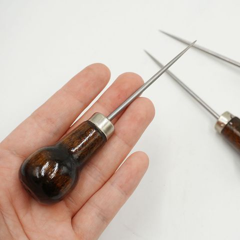 Dùi đục lỗ thủ công