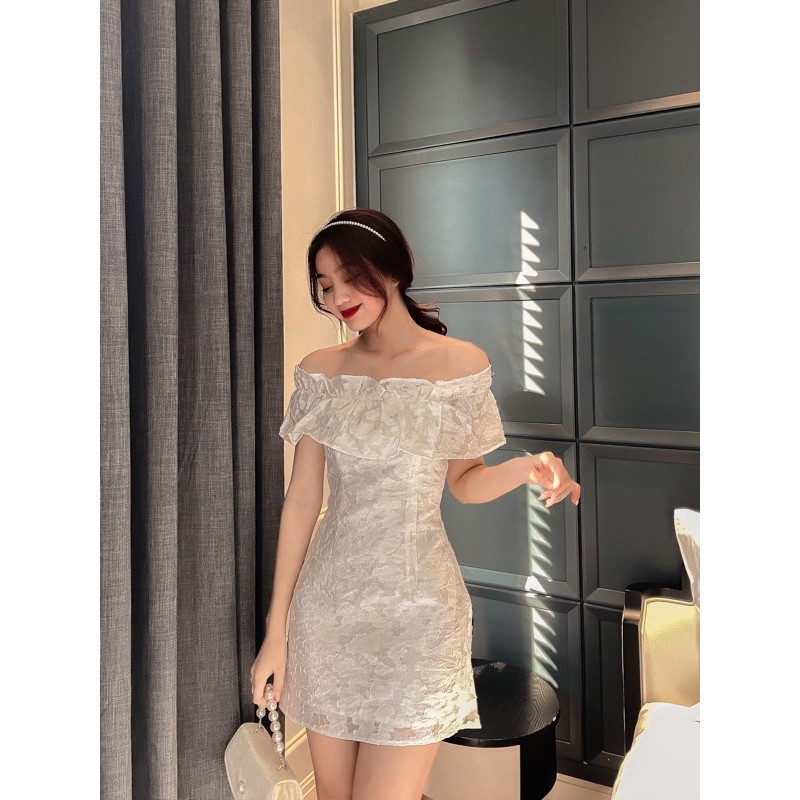 Đầm bèo tơ thêu trễ vai