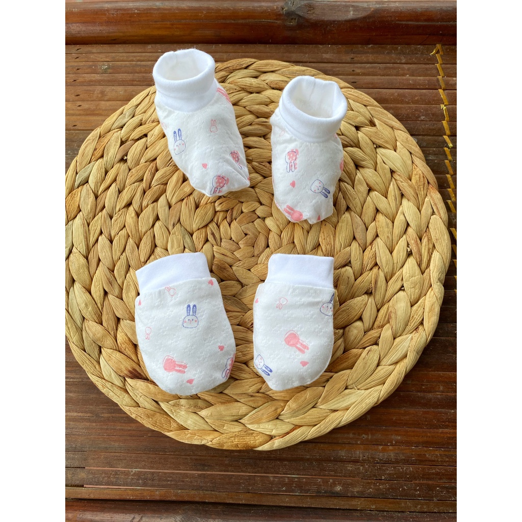Bao tay bao chân sơ sinh và mũ vân thoáng Lullaby chất cotton cho bé