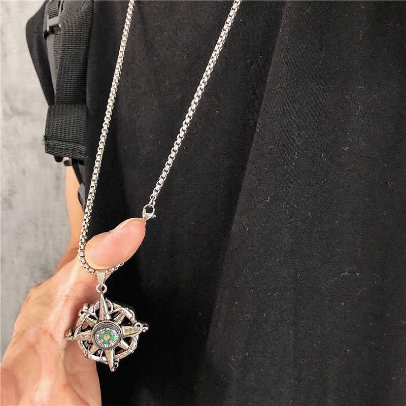 13160Europe and the United States titanium steel Korean version of the wild men and women compass necklace