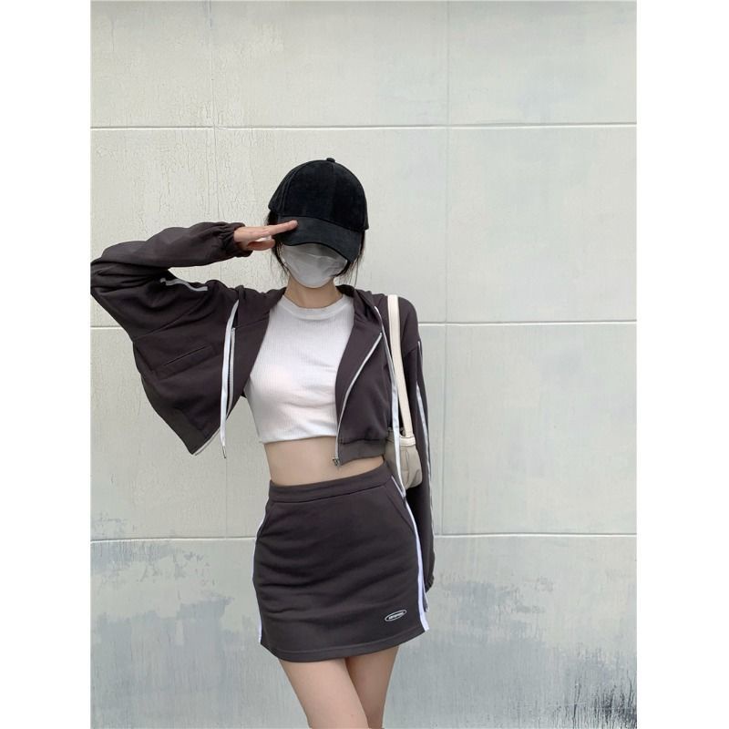 Set đồ COZOKC gồm áo thun tay dài và chân váy thời trang thể thao cho nữ