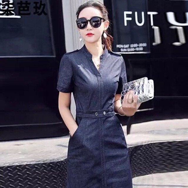 Đầm jean cổ trụ xẻ V