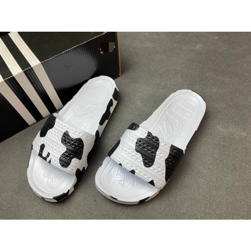 Dép Quai Ngang Đúc Nguyên Khối  Hoạ Tiết Con Bò Sữa