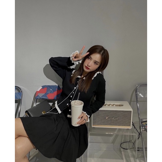 | XOXO TOP | Áo đen tay dài kết hợp với viền trắng kín đáo đáng yêu