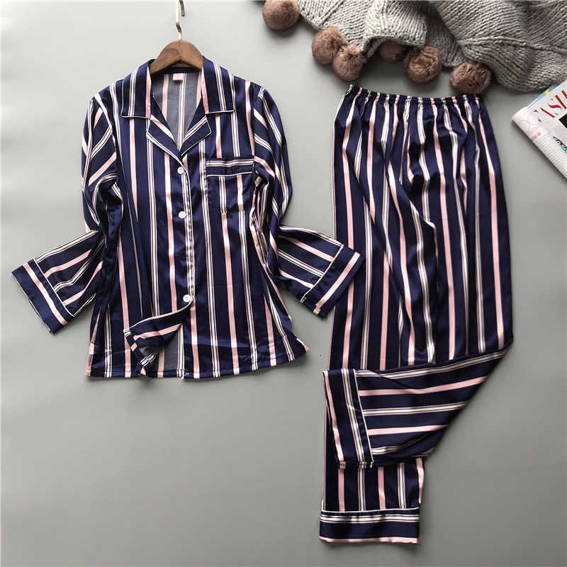 Bộ Pijama Kẻ Sọc Thời Trang Cho Nữ