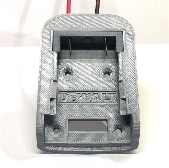 Chân đế pin Dewalt đã có tiếp điểm.