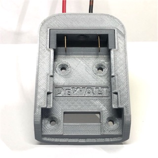 Chân đế pin Dewalt đã có tiếp điểm.