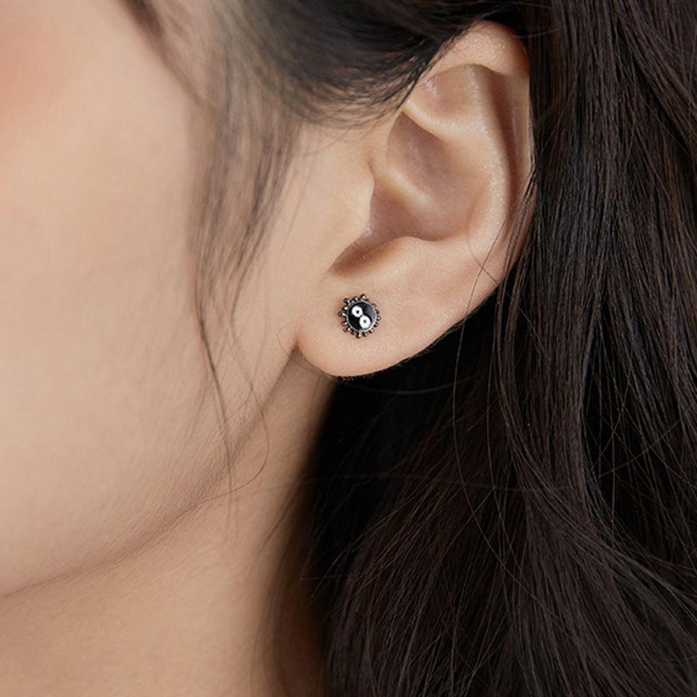 Bông Tai Hình Bùi Nhùi Màu Đen Đáng Yêu