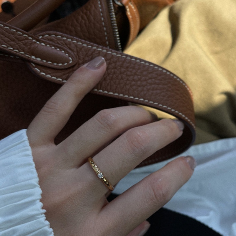 Nhẫn Hoa Văn Đính 1 Viên Đá Nhân Tạo Titan Ko Han Rỉ TT 4018