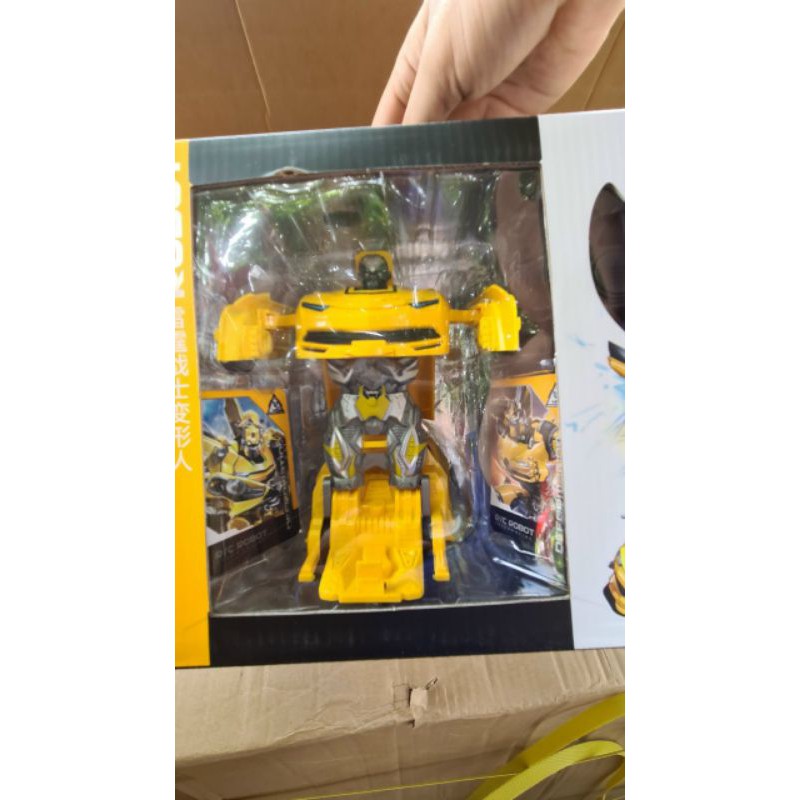 Xe oto robot biến hình.