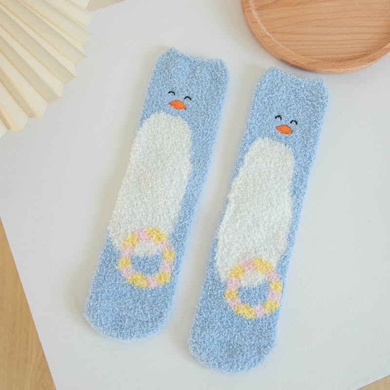 Vớ nhung san hô phối lông thêu hình chim cánh cụt dễ thương giữ ấm mùa đông cho nữ