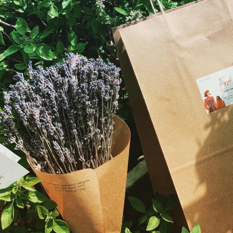 Set hoa Lavender (Lavender, bình cắm hoa, bịch túi nụ và thiệp)