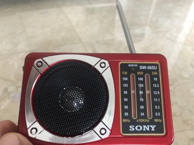 Đài sony sw-565u FM SD USB TẶNG CỦ SẠC
